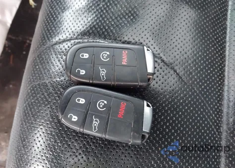 2015 Jeep Grand Cherokee Limited z USA, uszkodzony, nr VIN 1C4RJFBGXFC767024